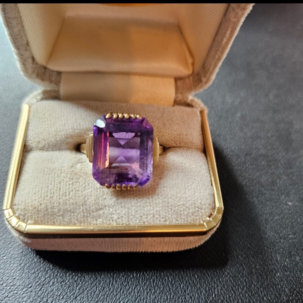 Elegant Purple Gemstone Ring